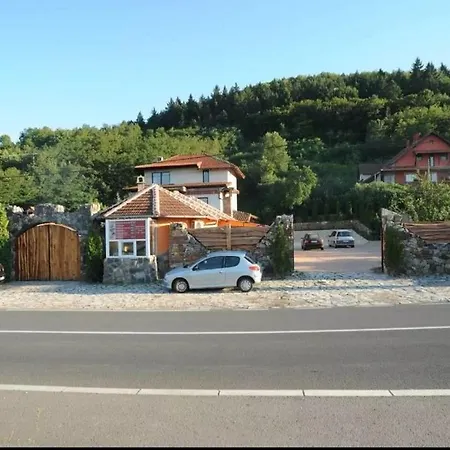 Zamak Kompleks Κάμπινγκ Trstenik